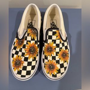 Vans sneakers  very light wear only worn a couple times.   Size 6